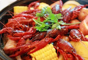 Lạc lối đến 5 nhà hàng crawfish nổi tiếng ở Houston