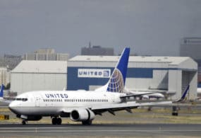 Xôn xao chuyện thiếu nữ bị cấm lên máy bay Mỹ vì mặc quần bó